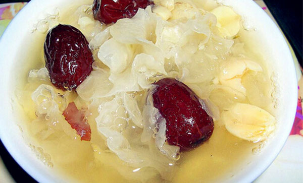 银耳莲子汤能隔夜吗 隔夜银耳莲子汤吃了好吗