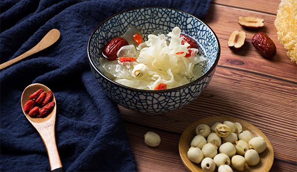 银耳莲子汤能隔夜吗 隔夜银耳莲子汤吃了好吗