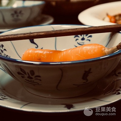 葱油鲈鱼的家常做法（葱油鱼的做法步骤介绍）