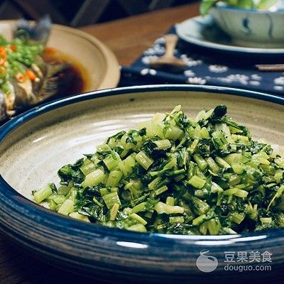 葱油鲈鱼的家常做法（葱油鱼的做法步骤介绍）