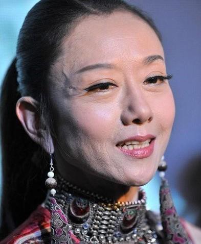 杨丽萍素颜让人心疼,想起曾晒的背影照,这么大的反差!