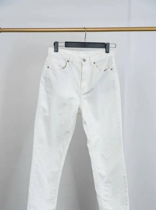 白色裤子有黄颜色怎样才能洗掉