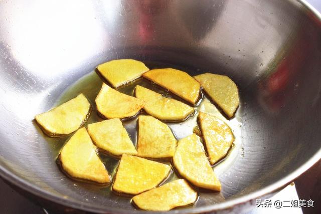 土豆片怎么炒才好吃又脆又好看（牢记别直接下锅炒）(3)