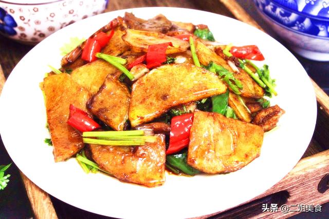 土豆片怎么炒才好吃又脆又好看（牢记别直接下锅炒）(1)