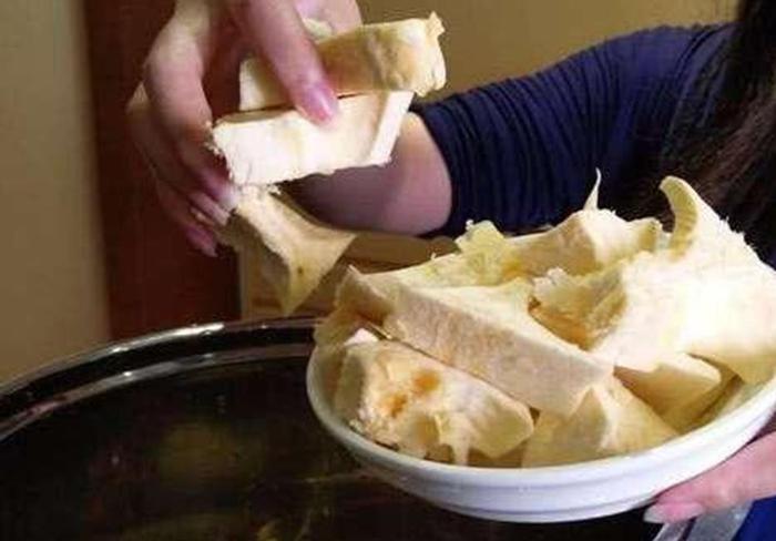 用榴莲炖鸡汤，用肉还是壳？酒店大厨：简单3步，美味又入味！