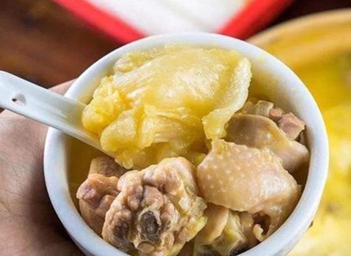 用榴莲炖鸡汤，用肉还是壳？酒店大厨：简单3步，美味又入味！