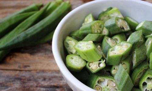 秋葵煮出来变黄是怎么回事