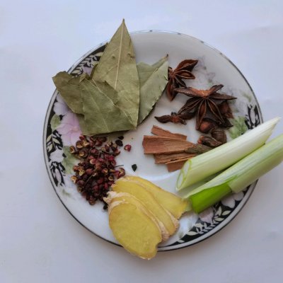 东北干榛蘑的做法大全（简单又好吃的干榛蘑家常做法）