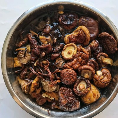 东北干榛蘑的做法大全（简单又好吃的干榛蘑家常做法）