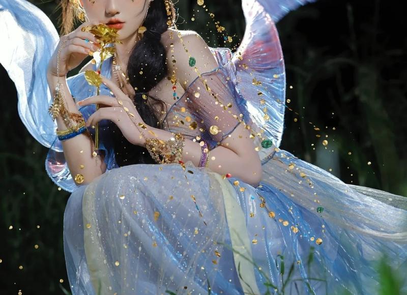 围屋里的女人，放弃尊严换生存