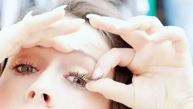 一般有几种方法使眼睛变大（5个实用的眼睛增大技巧）(3)