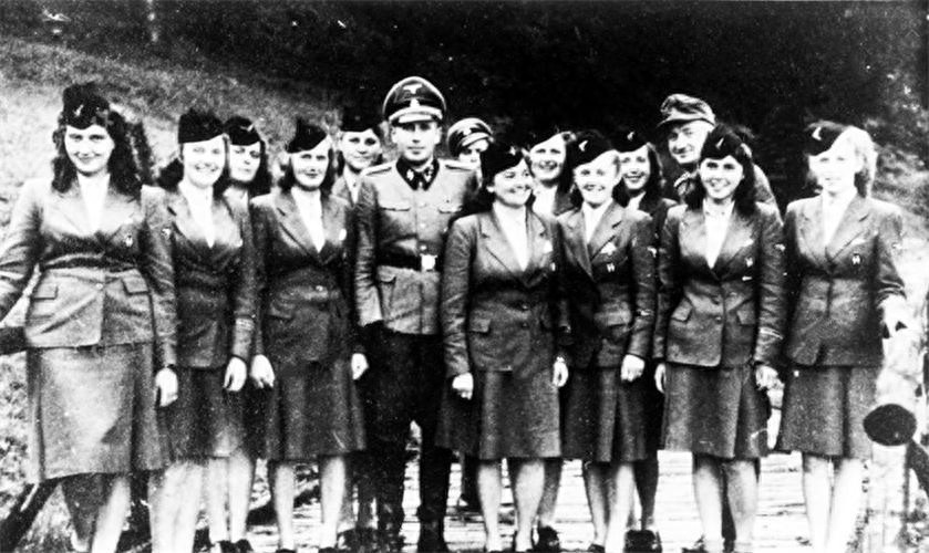 二战德国纳粹女魔头们，笑容发自内心？