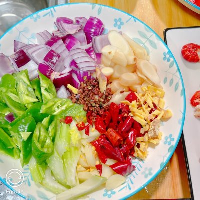 爆炒龙虾尾的做法（简单零失败的麻辣鲜香小龙虾尾教程）