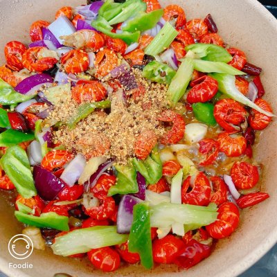 爆炒龙虾尾的做法（简单零失败的麻辣鲜香小龙虾尾教程）