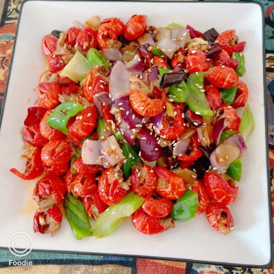 爆炒龙虾尾的做法（简单零失败的麻辣鲜香小龙虾尾教程）