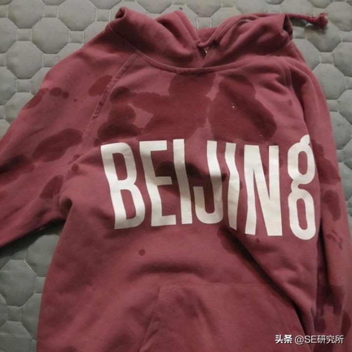 辣油沾到白衣服上怎么洗（轻松去除辣椒油小妙招）