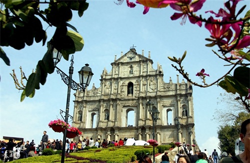 七子之歌中的“七子”是指这7个地区，但有一个还没回归