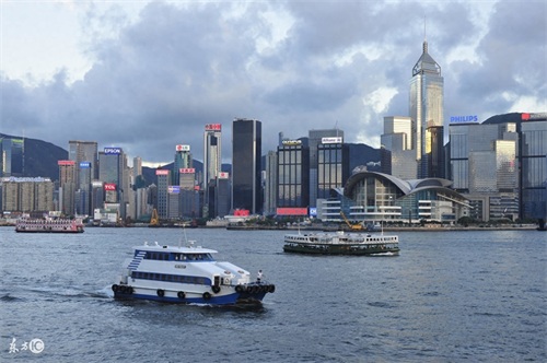 七子之歌中的“七子”是指这7个地区，但有一个还没回归