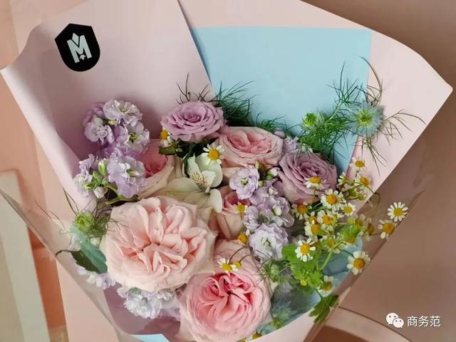 给新生宝宝买什么礼物好（新生宝宝礼物清单）(33)