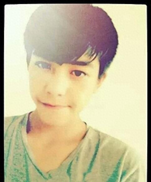 宋威龙童年照大曝光，小时候鼻子就很挺，网友：真不想让他长大