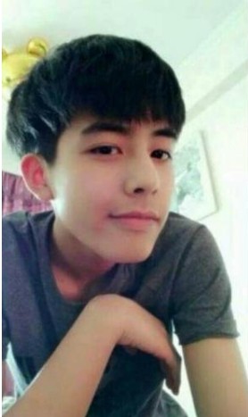 宋威龙童年照大曝光，小时候鼻子就很挺，网友：真不想让他长大