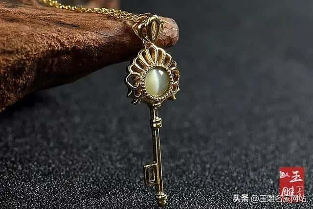 真假猫眼石的区别（假的猫眼石是什么做的）