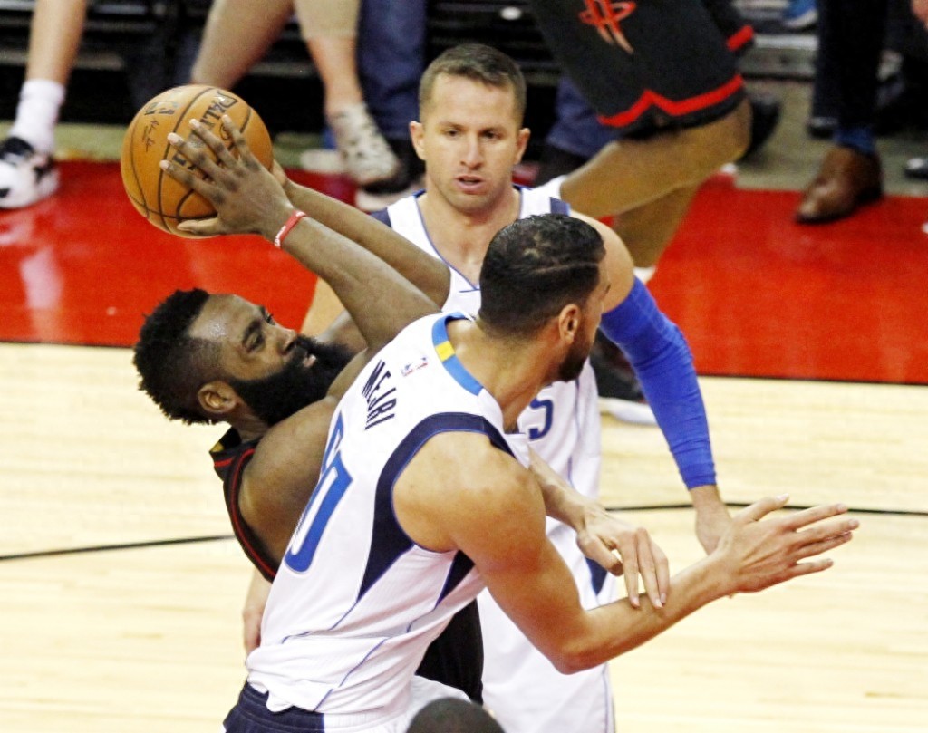 篮球——NBA：火箭胜小牛